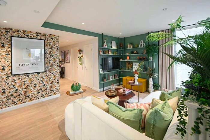 1 Bedroom Flat For Sale In Kennington Ln, London, SE11