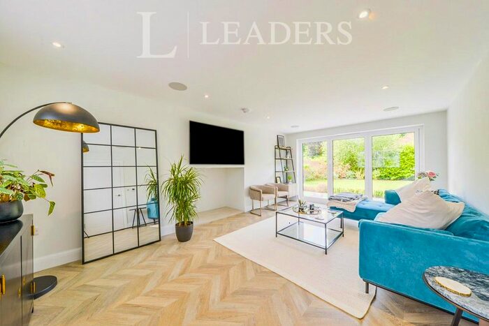 3 Bedroom Detached House To Rent In Mayflower Road, Park Street, St.Albans, AL2