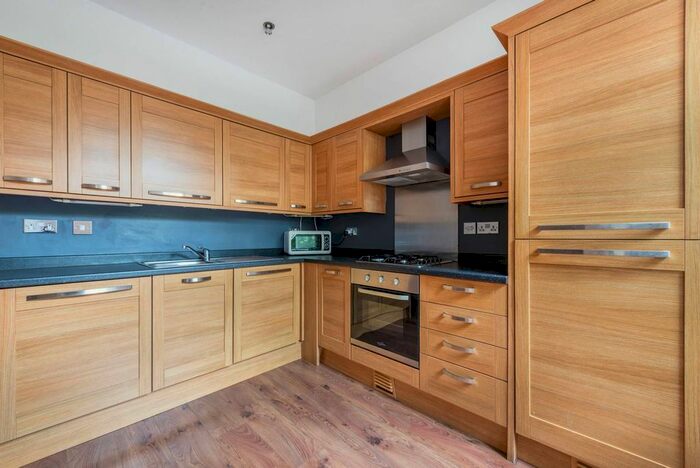 2 Bedroom Flat To Rent In Clanricarde Gardens, Notting Hill Gate, London, W2