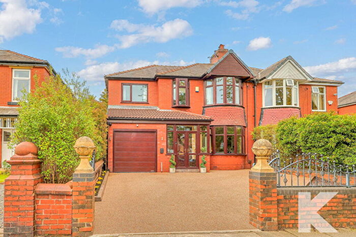 4 Bedroom Semi-Detached House For Sale In Burnley Lane, Chadderton, OL9