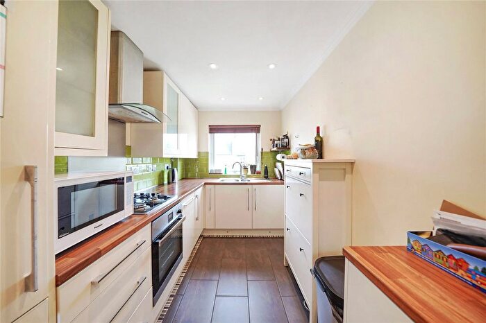 1 Bedroom Flat For Sale In Linden Walk, London, N19