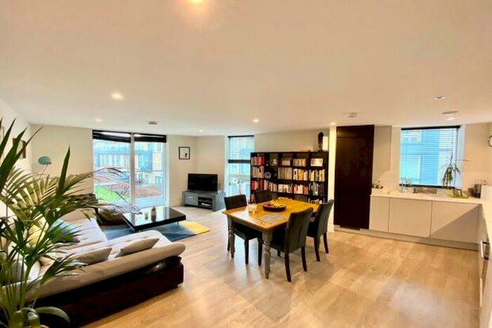 3 Bedroom Flat To Rent In Ruckholt Road, London, E10