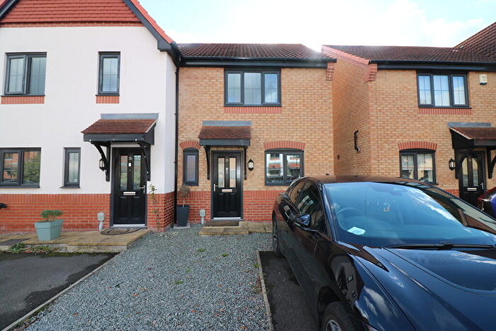 2 Bedroom Semi Detached House To Rent In College Gardens, HU3