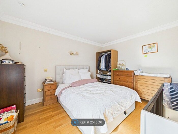 2 Bedroom Flat To Rent In Bethnal Green Road, London, E2