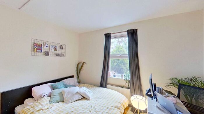2 Bedroom Flat To Rent In Philpot Street, Whitechapel, London, E1