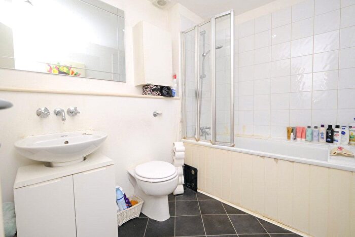 1 Bedroom Flat To Rent In Wakeham Street, Isington, London, N1