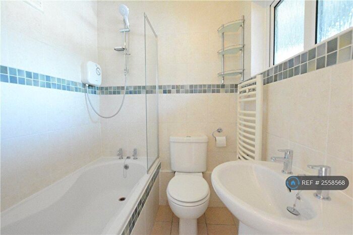 1 Bedroom Flat To Rent In Yew Tree Close, Beaconsfield, HP9