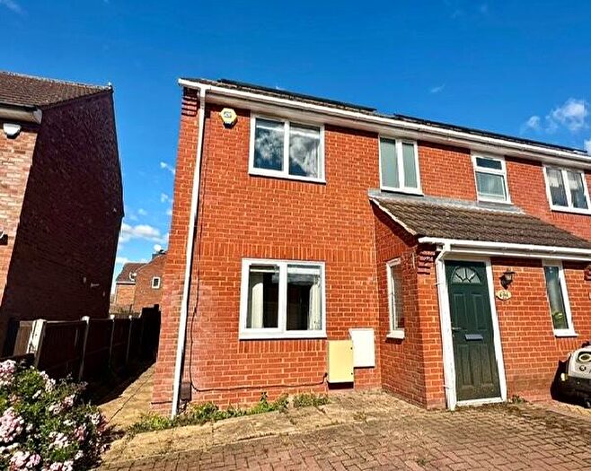 3 Bedroom House To Rent In Canberra Road, MK42