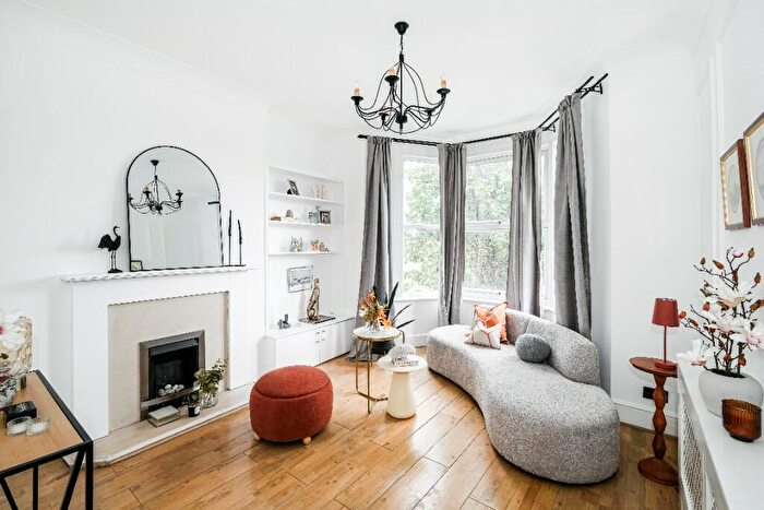 2 Bedroom Flat To Rent In Whipps Cross Road, Leytonstone, E11