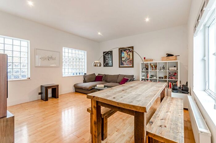 2 Bedroom Flat To Rent In Chilton Street, Spitalfields, London, E2