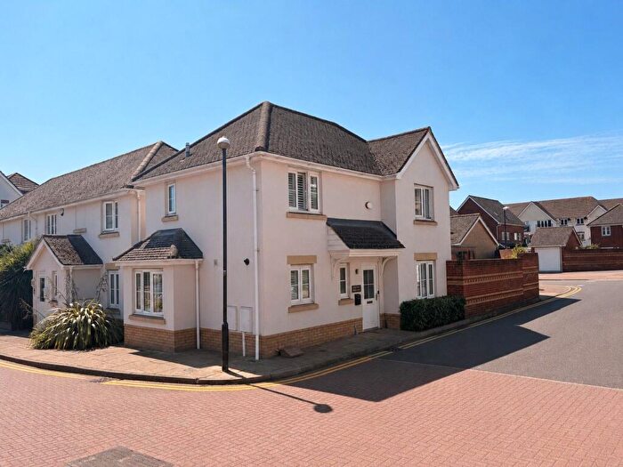 3 Bedroom Detached House For Sale In Eaton Place, Larkfield, ME20