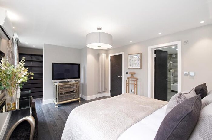 5 Bedroom Flat To Rent In Court Close, St. John's Wood Park, NW8