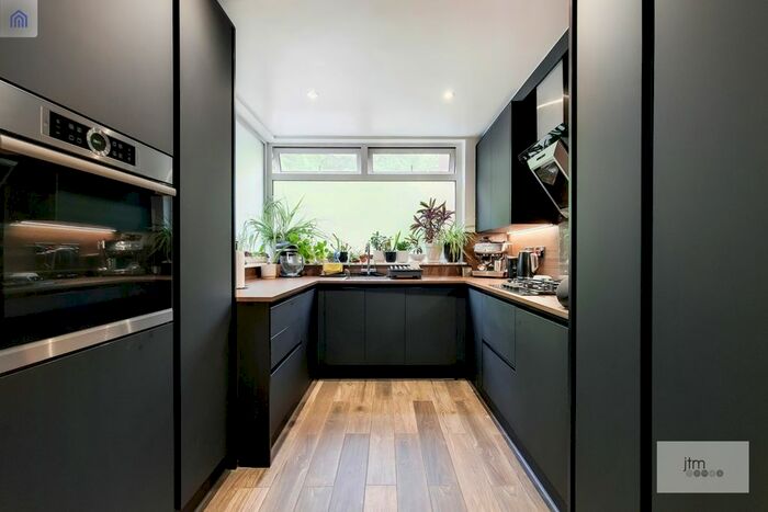 3 Bedroom Flat To Rent In St Johns Way, London, N19