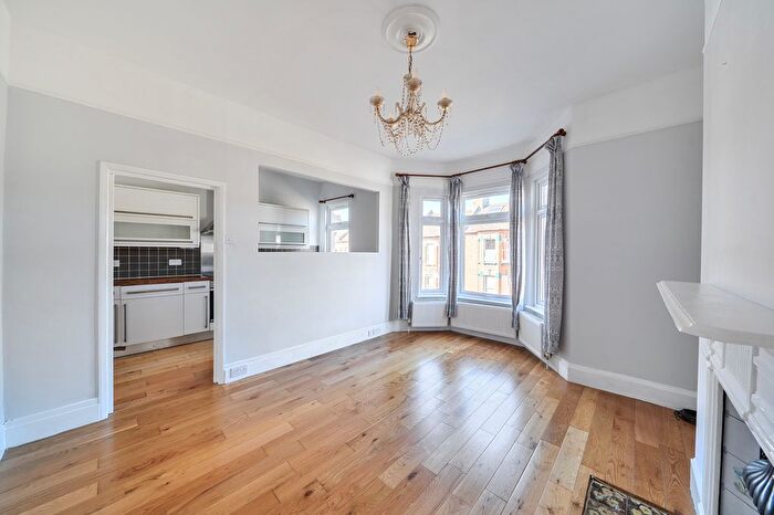 3 Bedroom Flat For Sale In Bovill Road, London, SE23