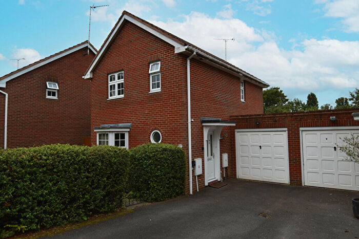 3 Bedroom Detached House To Rent In Longcroft Lane, Welwyn Garden City, AL8