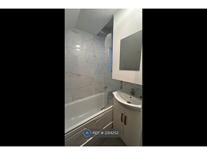 2 Bedroom Flat To Rent In Hammelton Road, Bromley, BR1