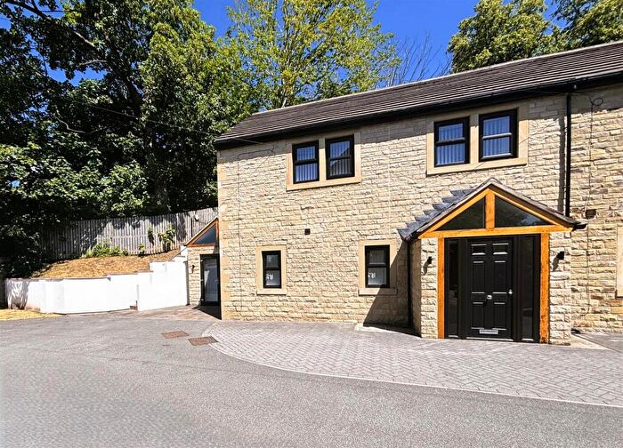3 Bedroom End Of Terrace House For Sale In Meadow View, Pye Nest, Halifax, HX2
