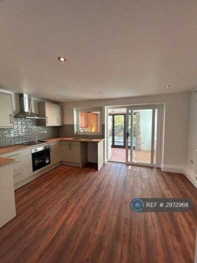 3 Bedroom Semi-Detached House To Rent In Deerlands Road, Chesterfield, S42