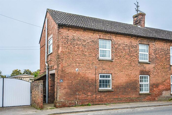 2 Bedroom Cottage For Sale In Bristol Road, Cambridge, Gloucester, GL2
