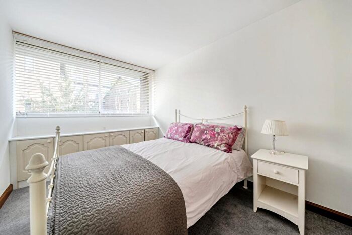 2 Bedroom Flat For Sale In Golden Lane Estate, Clerkenwell, London, EC1Y