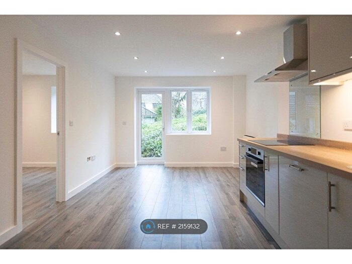 1 Bedroom Flat To Rent In The Headlands, Penryn, TR10