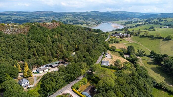 2 Bedroom Detached House For Sale In Iolyn Park, Conwy, LL32