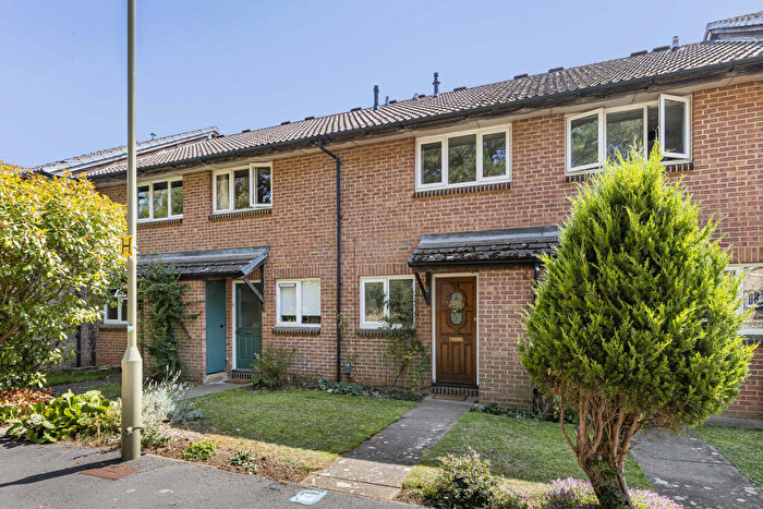 2 Bedroom Terraced House For Sale In Axtell Close, Kidlington, OX5