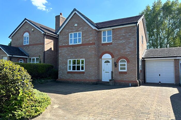 3 Bedroom Link Detached House For Sale In Honiton Way, Altrincham, WA14