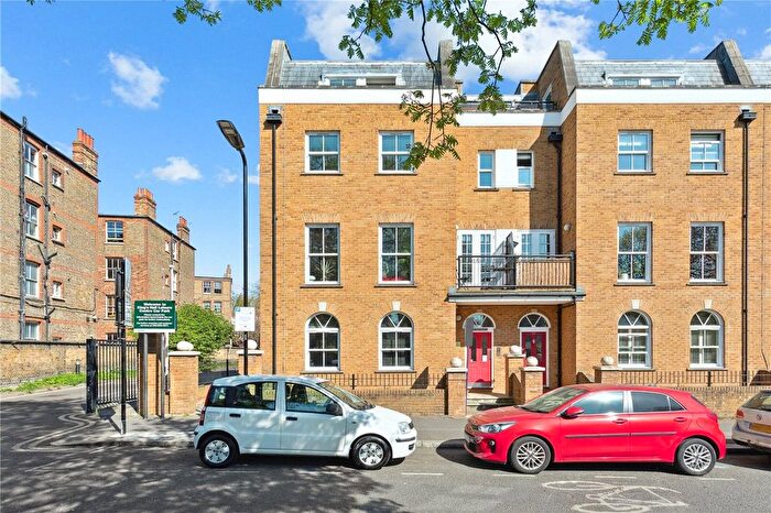 1 Bedroom Flat For Sale In Clapton Square, London, E5