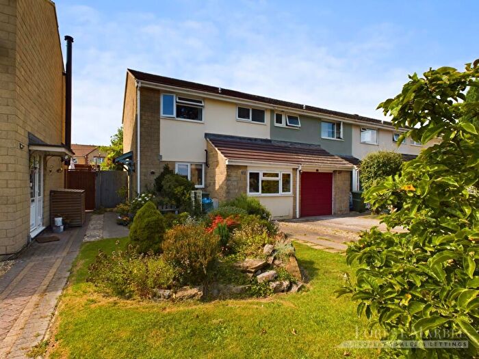 3 Bedroom Semi-Detached House For Sale In Westwood Drive, Frome, BA11