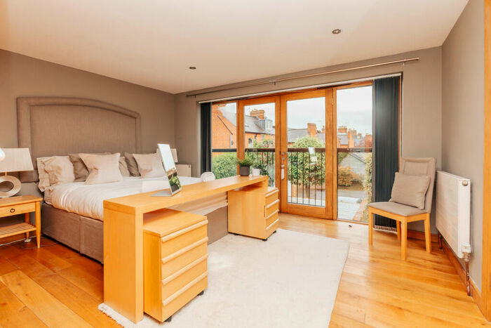 3 Bedroom Town House To Rent In Queen Street, Henley-On-Thames, Oxfordshire, RG9