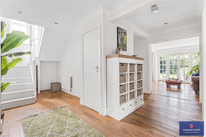 6 Bedroom House For Sale In Mulberry Close, Off The Avenue, Dallington, Northampton, NN5
