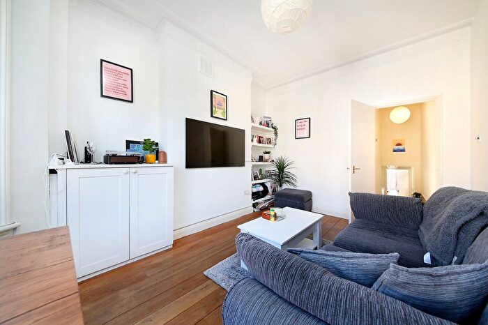 2 Bedroom Flat To Rent In Kendoa Road, Clapham, SW4