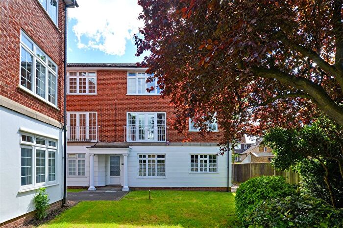 2 Bedroom Flat To Rent In Lammas Court, Windsor, Berkshire, SL4