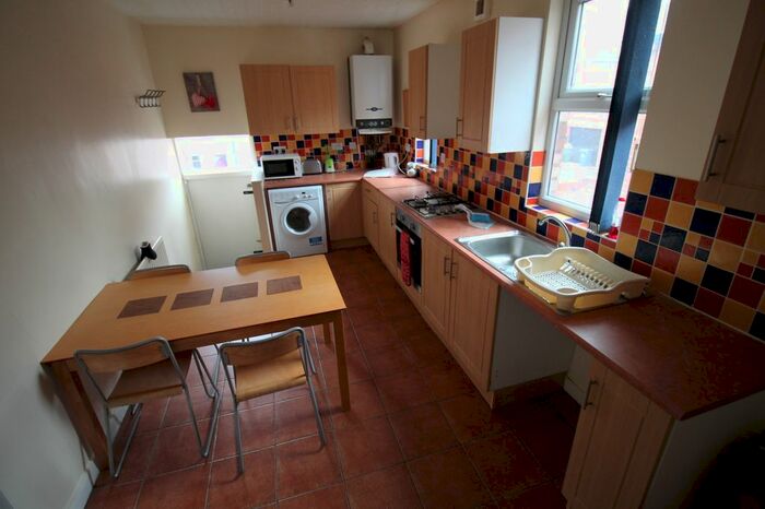 4 Bedroom Maisonette To Rent In Oakland Road, Newcastle Upon Tyne NE2