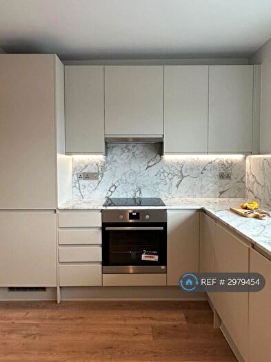 2 Bedroom Flat To Rent In New Pond Parade, Ruislip, HA4
