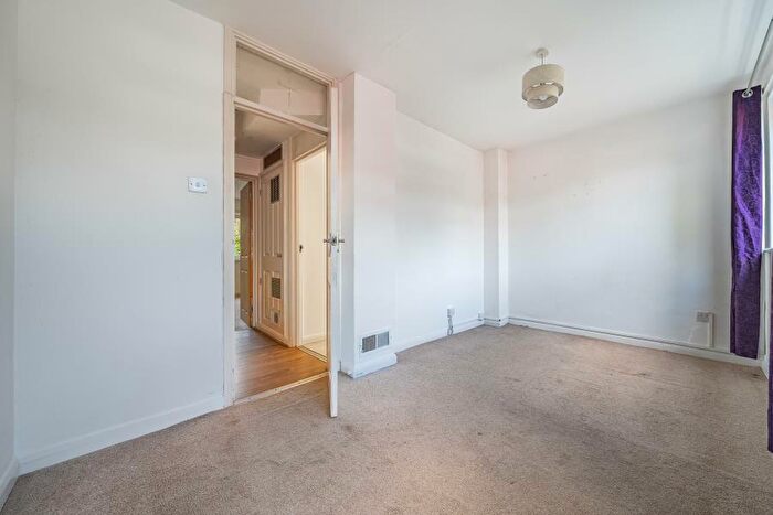 2 Bedroom Apartment To Rent In Jordans Close, Guildford, GU1