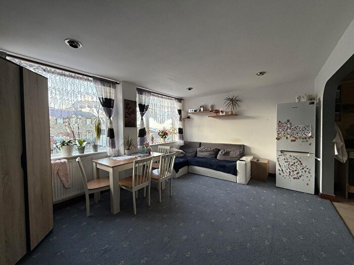 2 Bedroom Flat For Sale In Union Road, Ryde, PO33