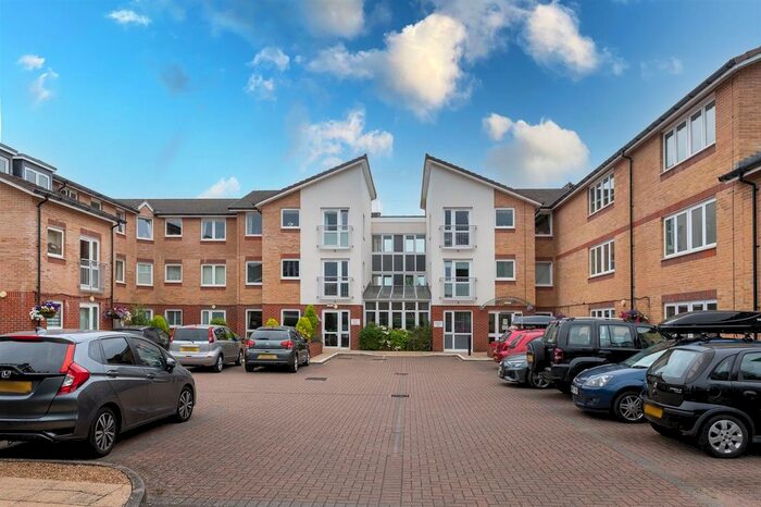 1 Bedroom Flat To Rent In Millfield Court, Ifield, Crawley, RH11