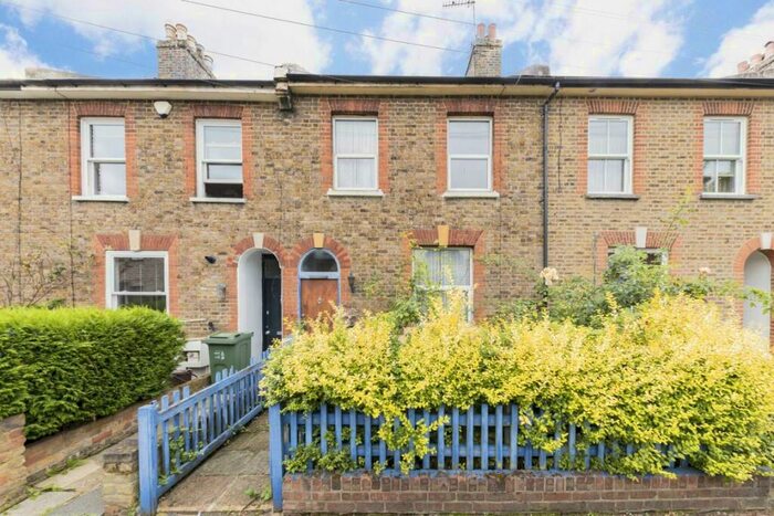 3 Bedroom Terraced House To Rent In Richmond Grove, Surbiton, KT5