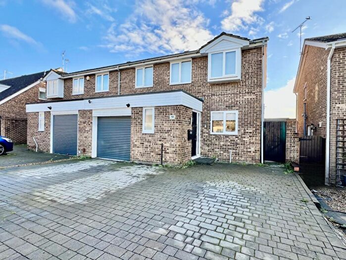 4 Bedroom Semi-Detached House For Sale In Kelsey Close, Maidenhead, SL6