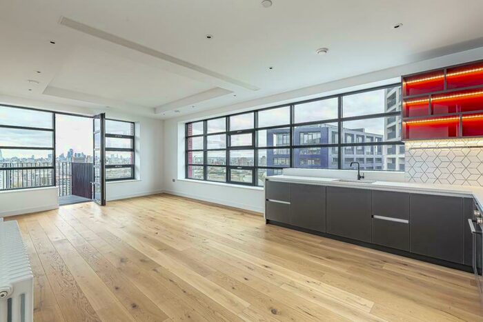 2 Bedroom Apartment To Rent In Defoe House, London City Island, E14