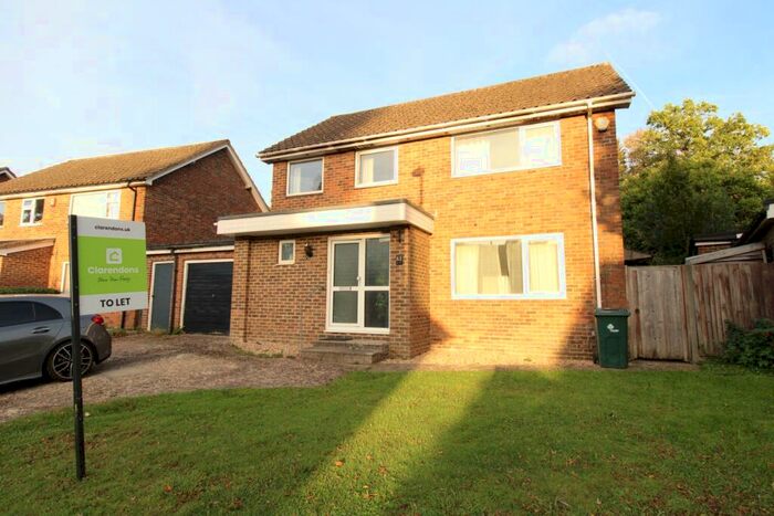 4 Bedroom Detached House To Rent In Crawley, West Sussex, RH10