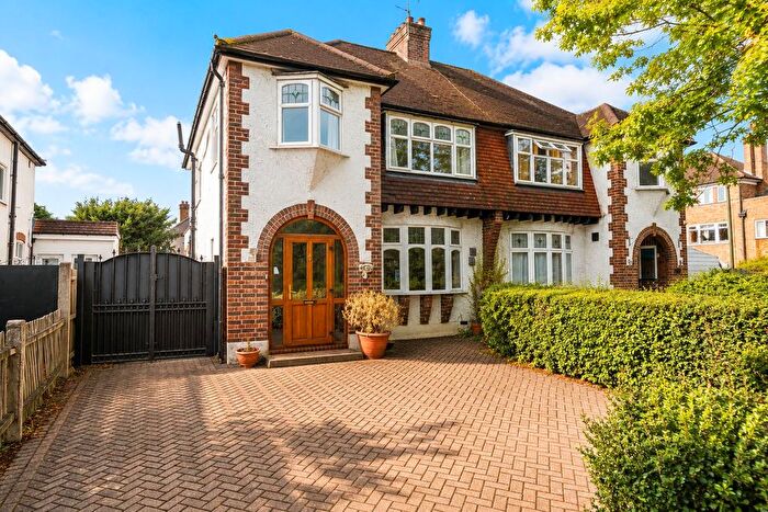 3 Bedroom Semi-Detached House For Sale In Kingston Road, Staines-Upon-Thames, TW18
