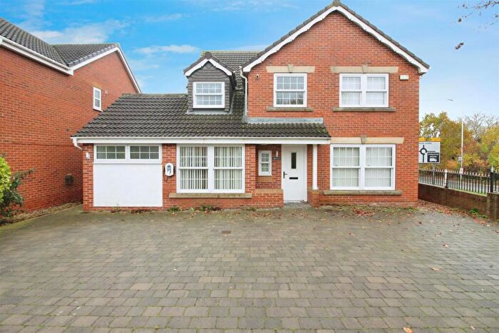 6 Bedroom Detached House For Sale In Silkstone Close, Garforth Leeds, LS25