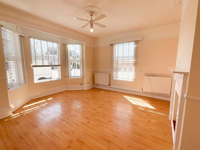 2 Bedroom Flat To Rent In Kents Hill Road North, Benfleet, SS7