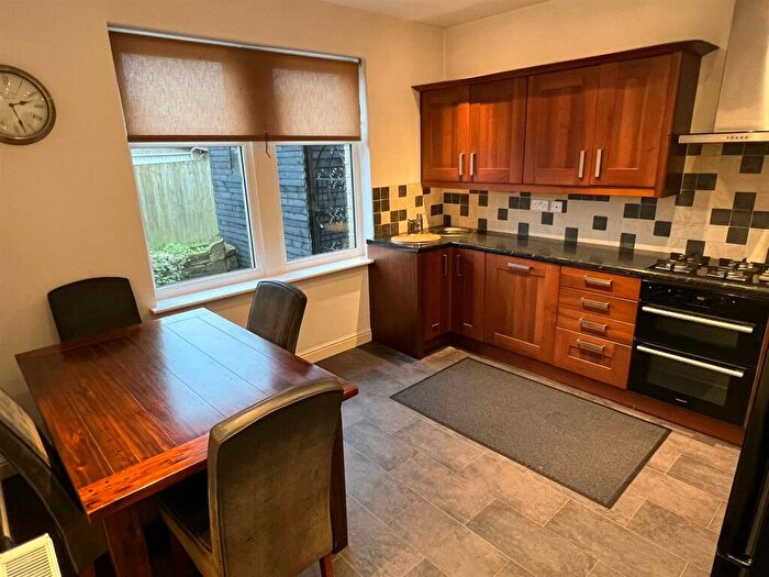 2 Bedroom End Of Terrace House To Rent In Crosland Hill Road, Crosland Moor, Huddersfield, HD4