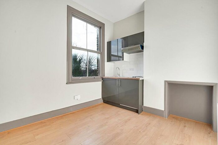 Flat To Rent In Iverson Road, West Hampstead, NW6