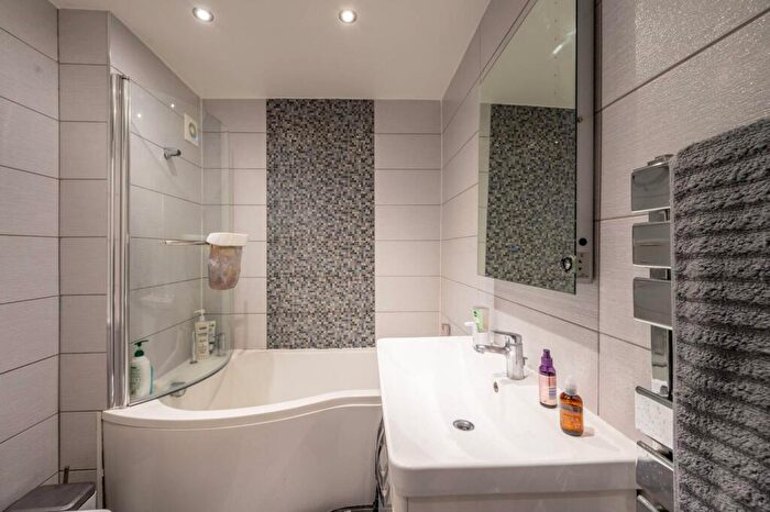 4 Bedroom Terraced House To Rent In Skelley Road, Stratford, London, E15