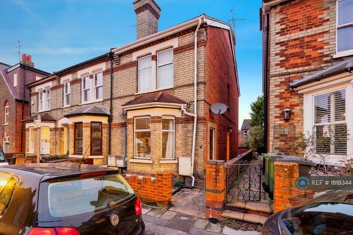 2 Bedroom Maisonette To Rent In Church Road, Guildford, GU1